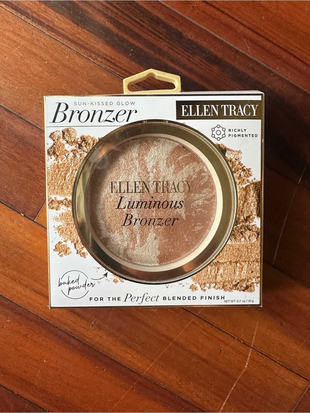 ELLEN TRACY Luminous Bronzer - Gold, Bronze